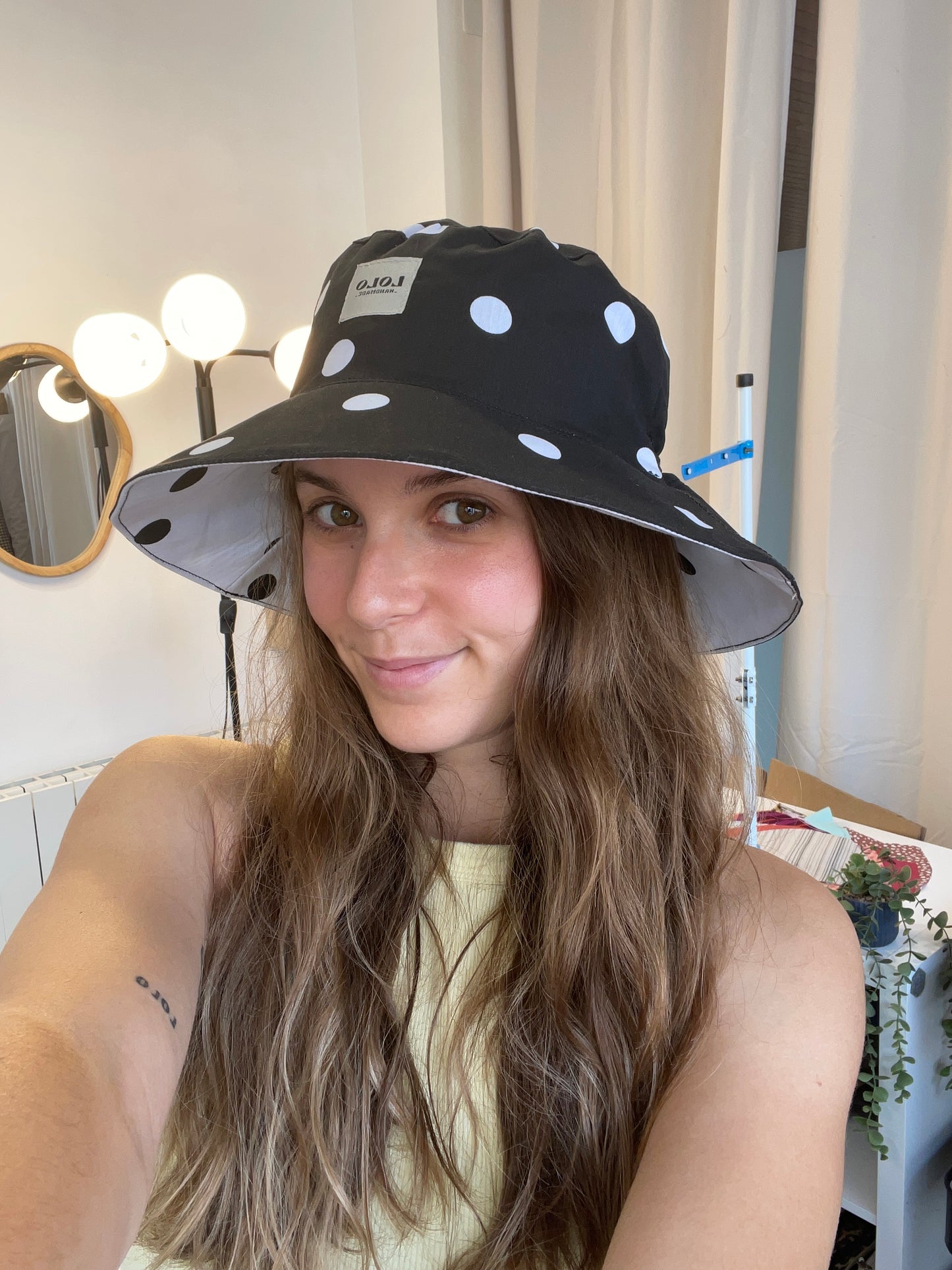 Bucket hat lunares