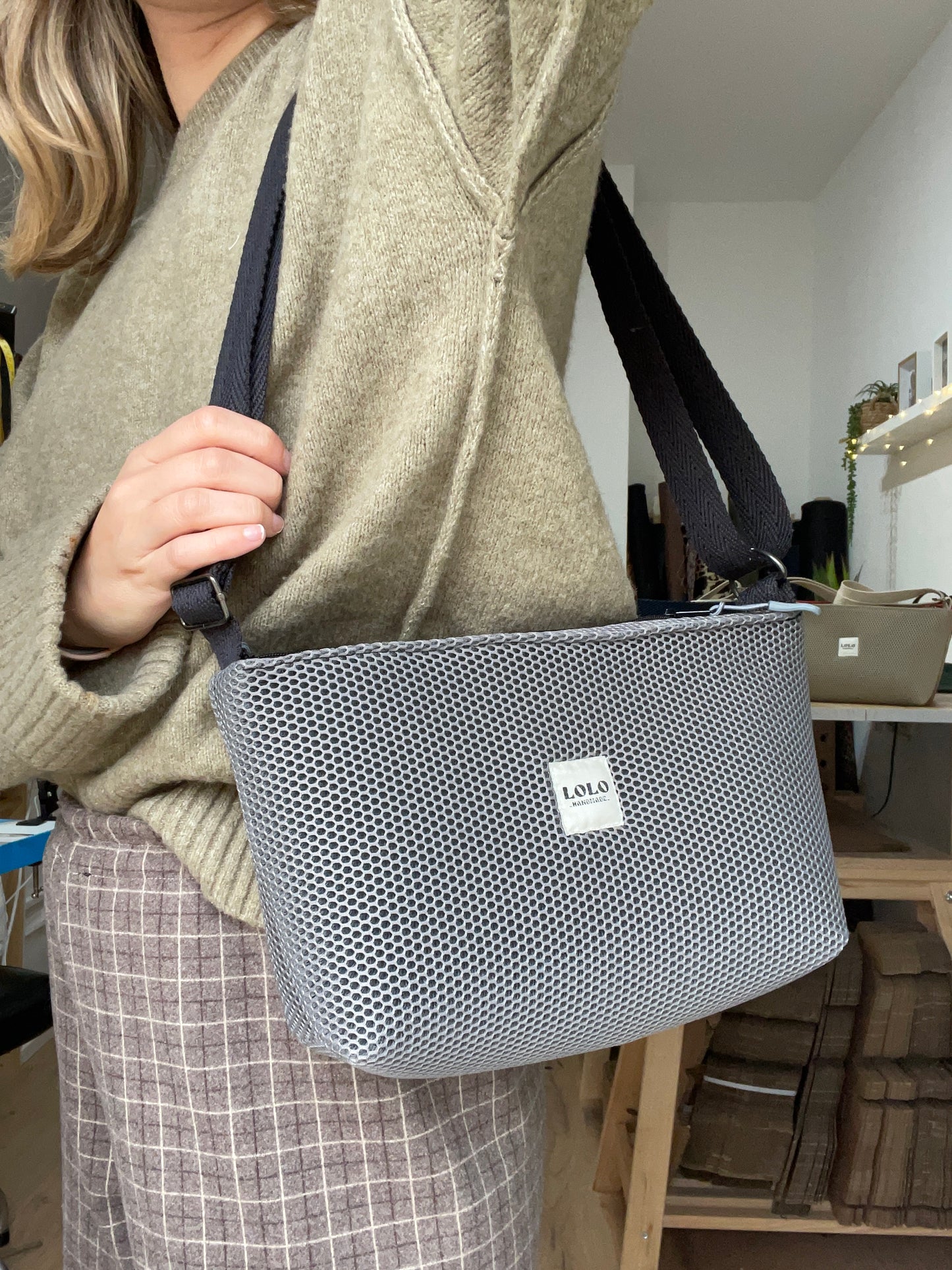 Bolso rectangular malla 3D gris oscuro