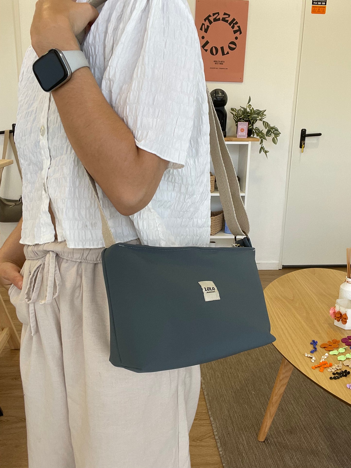 Bolso rectangular softshell azul grisaceo