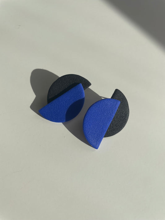 Luna azul eléctrico-negro