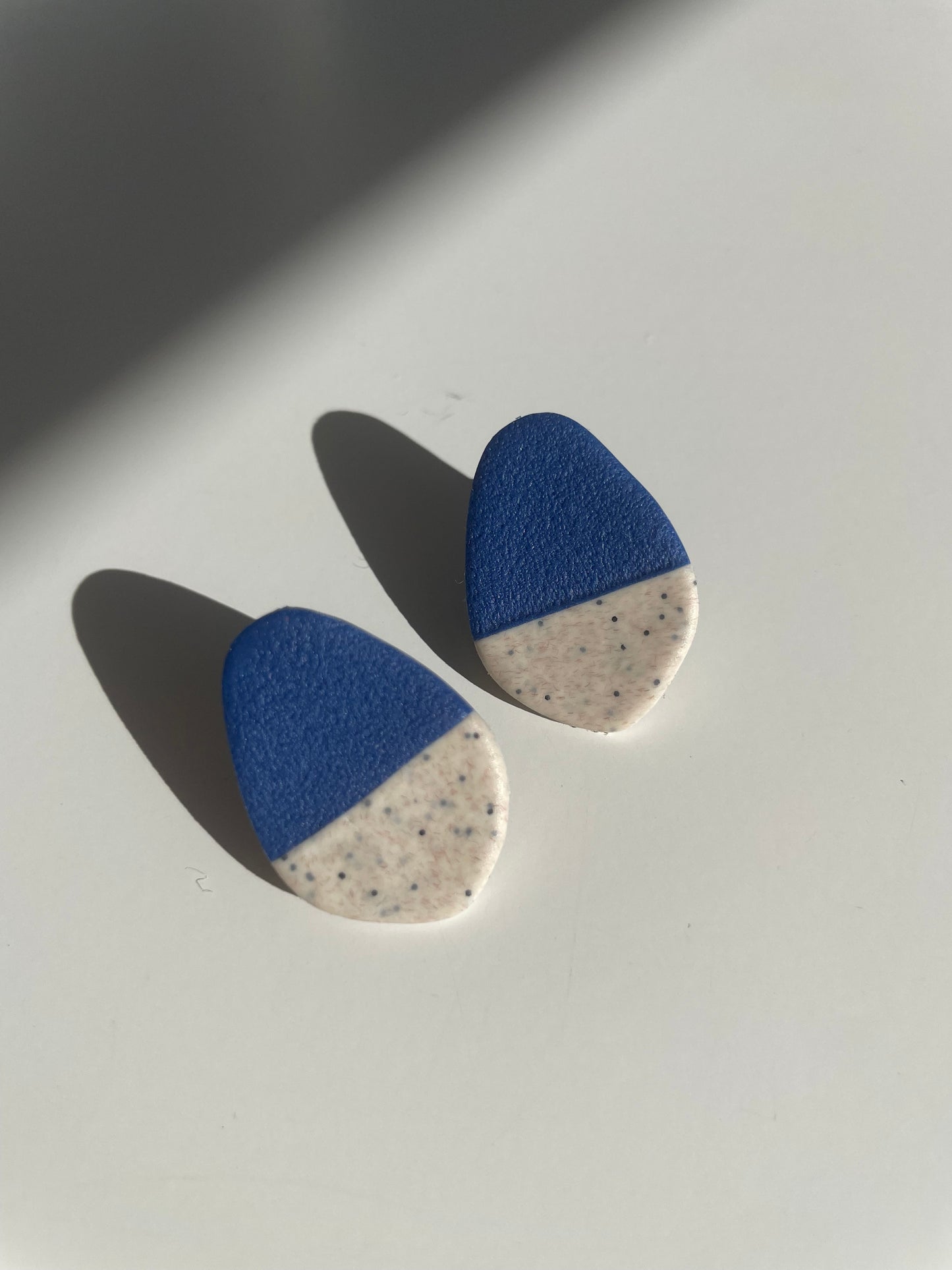 Mini harri azul marino-gris virutas